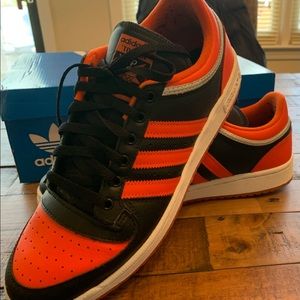 Gently used size 11 top ten low RB-LAST WEEK FOR THESE!